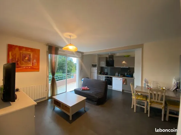 Chambre meublée en colocation - Proche Université - Bus 7, 9 et 22