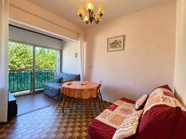 Studio cabine 24 m² avec loggia et parking privatif - À 200 m de la mer