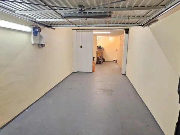 Garage dans résidence