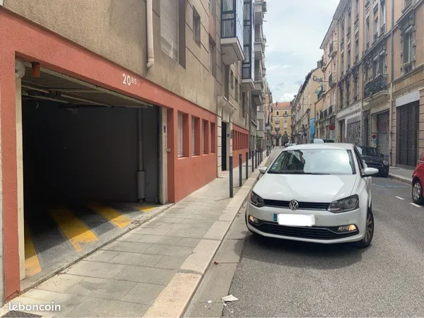 Location garage box sécurisé Championnet