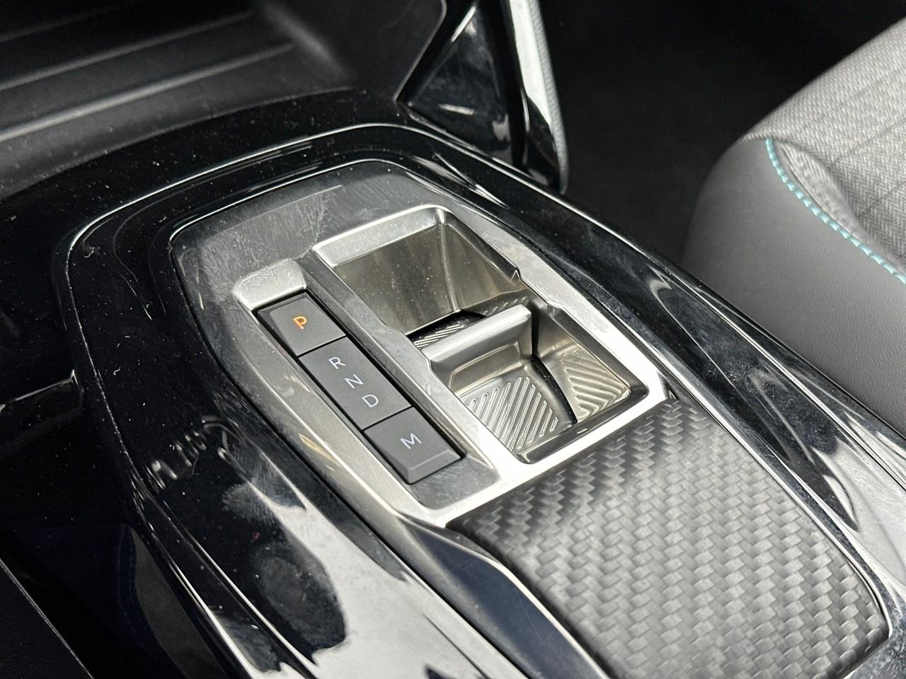 Peugeot 2008 puretech 130 s&s eat8 allure — photo 29