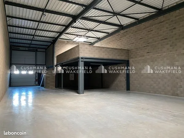 Local d'activité 382 m²