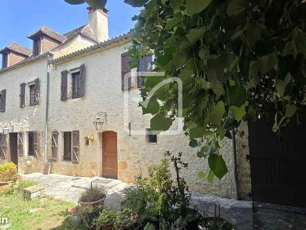 Maison 10 pièces 205 m²