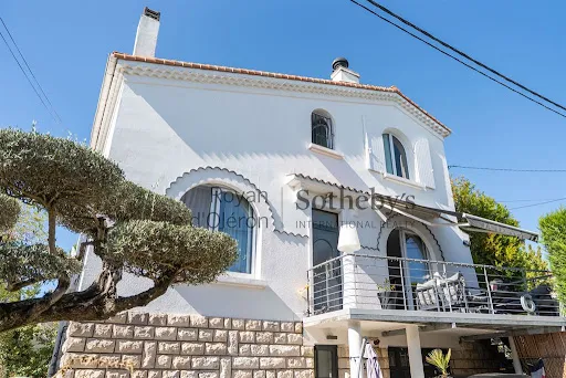 Maison 6 pièces 218 m²