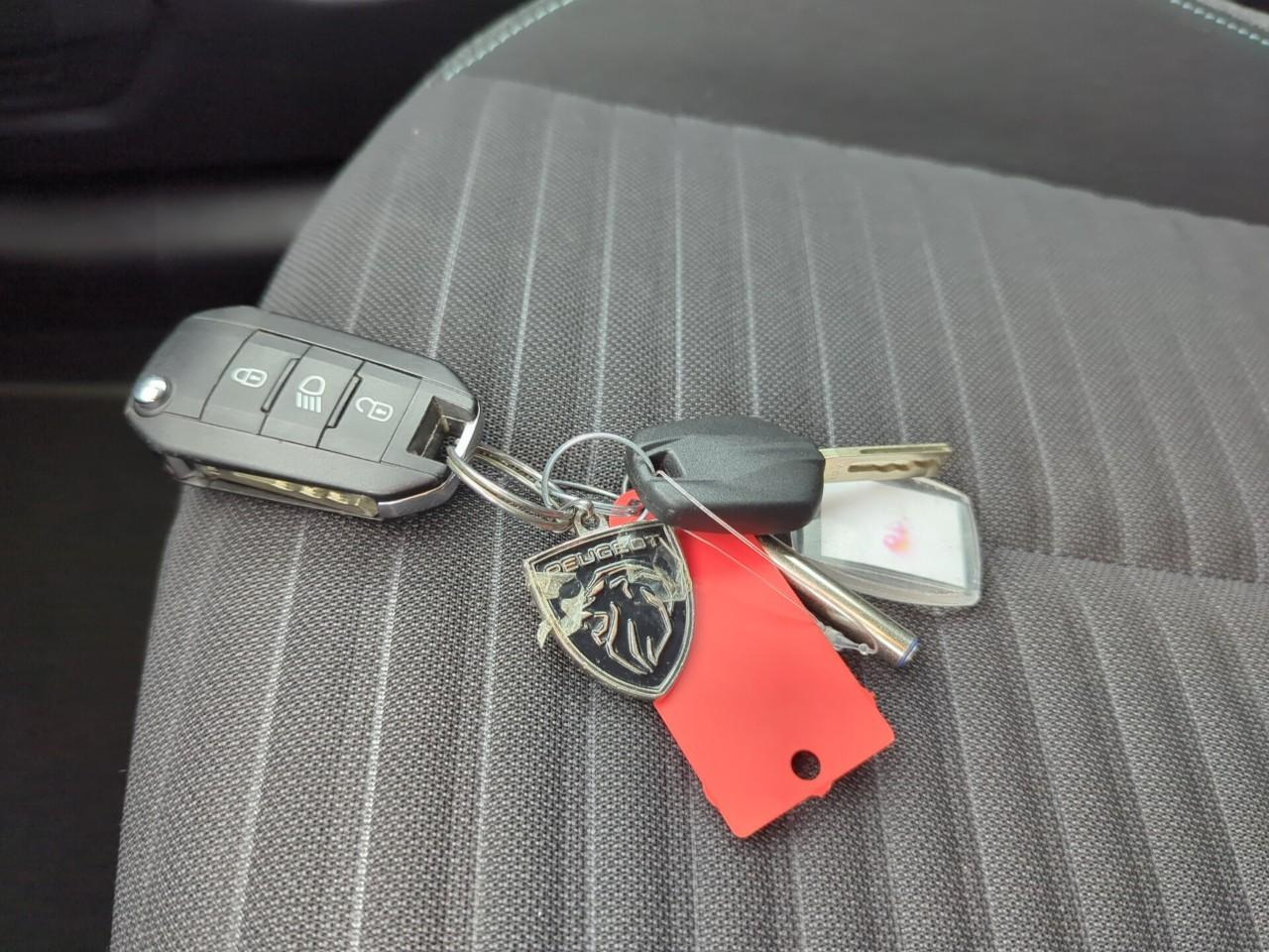 Peugeot 208 puretech 75 s&s bvm5 style — photo 27