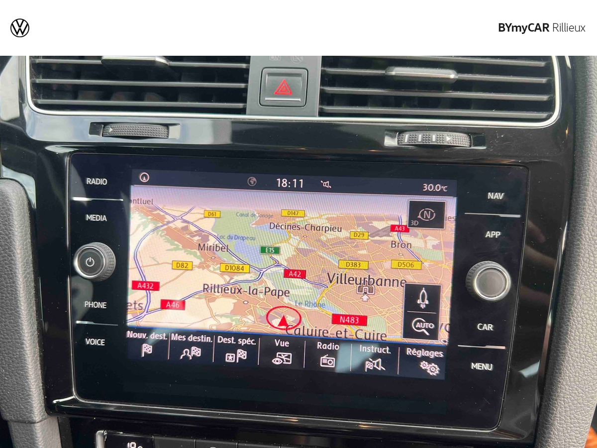 Volkswagen Golf 1.0 TSI 110 — photo 17