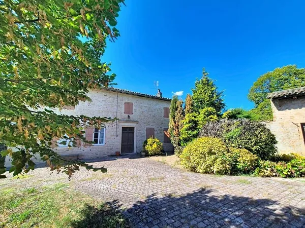 Maison Vente Boz 7p 169m² 265900€