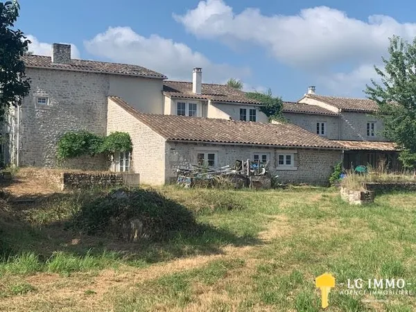 Maison 34 pièces 1093 m²