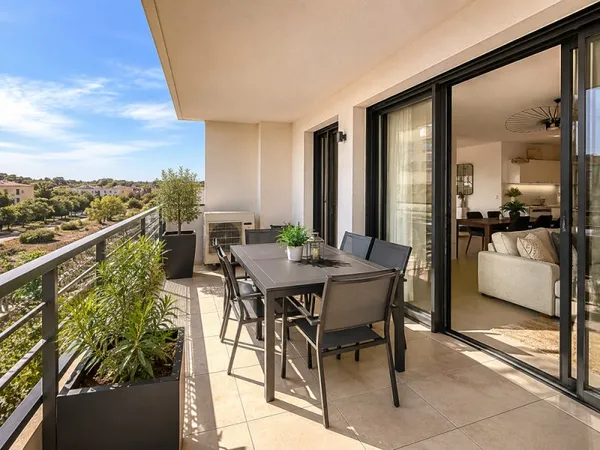FRÉJUS PLAGE  MAGIQUE T4 AVEC TERRASSE, 3 CHAMBRES & DOUBLE PIÈCE D'EAU