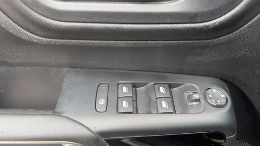 Citroen C5 Aircross 1.2 PureTech 130 - Plus – 2024 – 81892 km – Essence – Boîte Manuelle — photo 6