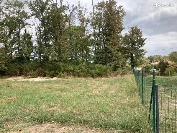 Terrain à bâtir de 818 m² à AIRE-SUR-L'ADOUR (40)