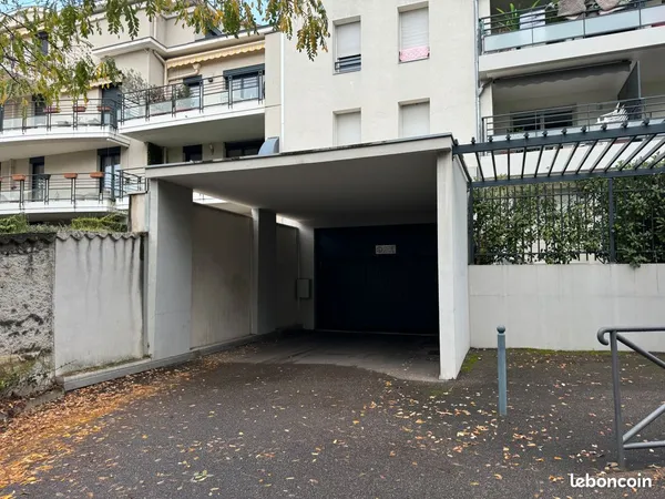 Garage fermé Caluire rue Louis Dufour