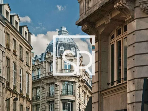 AV local 210m² empl d'angle stratégique à Vichy