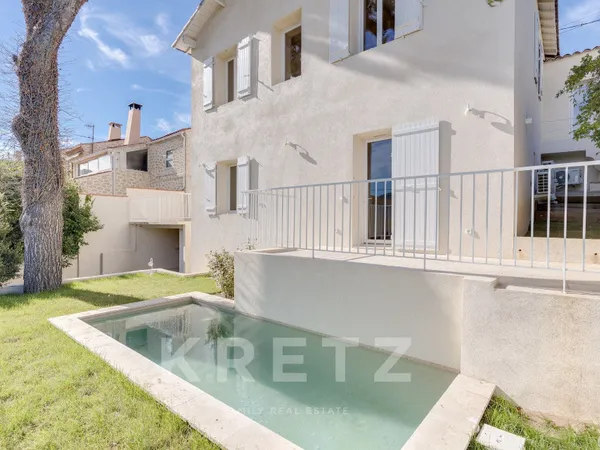 Elegante villa rénovée à pied du village