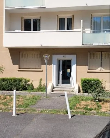 ​T3 traversant de 52,4 m² avec balcon, parking et cave - 16 Bd Karl Marx