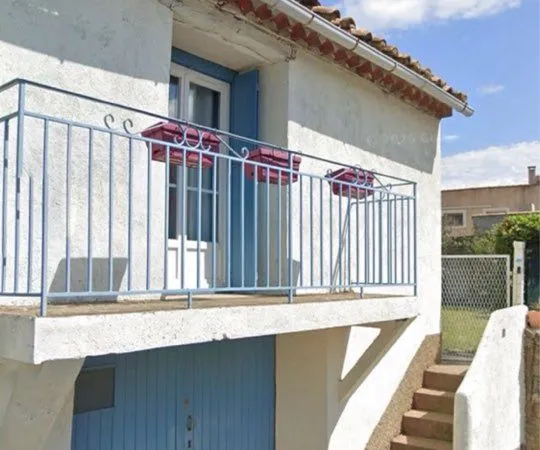 Maison individuelle de village avec grand jardin sans vis à vis et garage