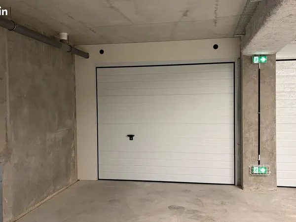 Vend BOX de 20 métres carrés en sous sol sécurisé dans petite résidence quartier des Présidents