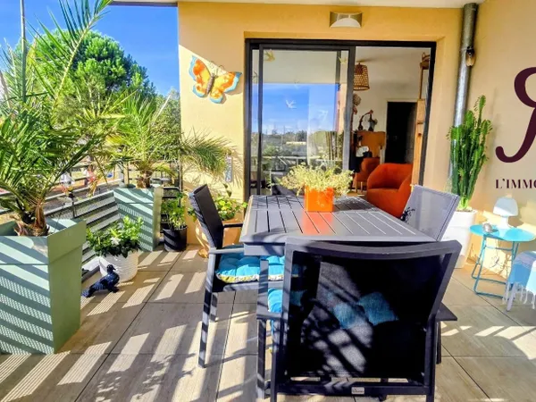 BEAU T3 PRATIQUEMENT NEUF AVEC GARAGE -TERRASSE ET FRAIS DE NOT
