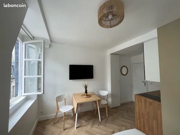Studio 16 m² entièrement rénové — Plein sud — Montorgueil / Sentier (75002)