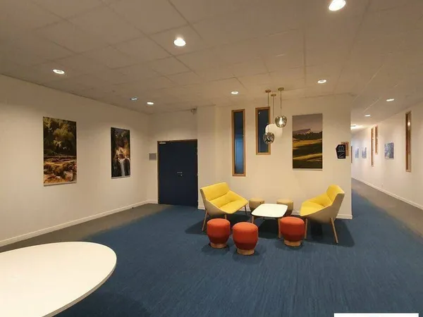 Bureau 551 m²