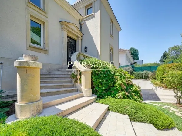 Maison Bougival 10 pièce(s) 330 m2
