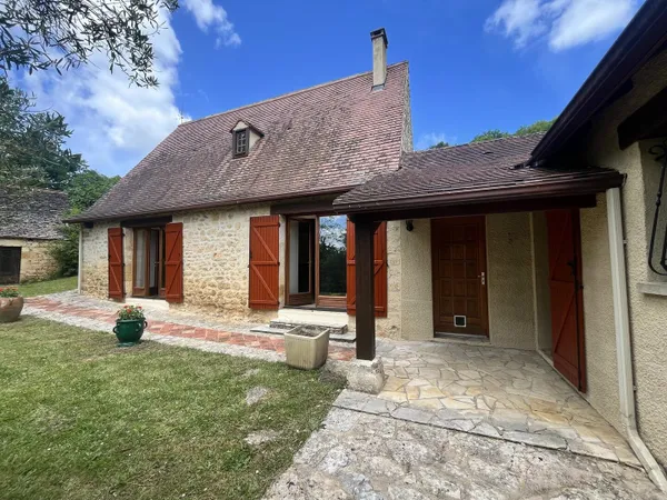 Propriété de trois chambres avec piscine