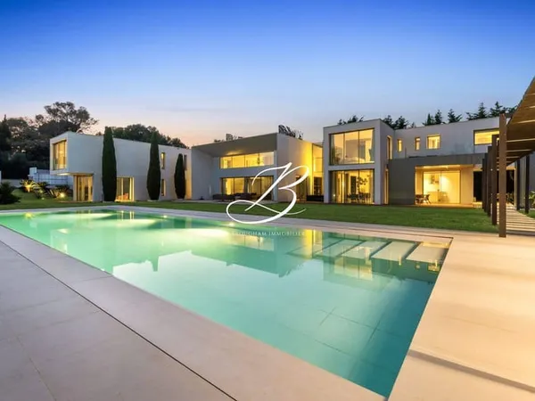 Villa 6 pièces 550 m²