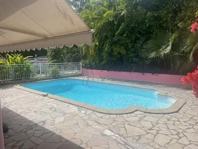 En location au Gosier : appartement avec terrasse