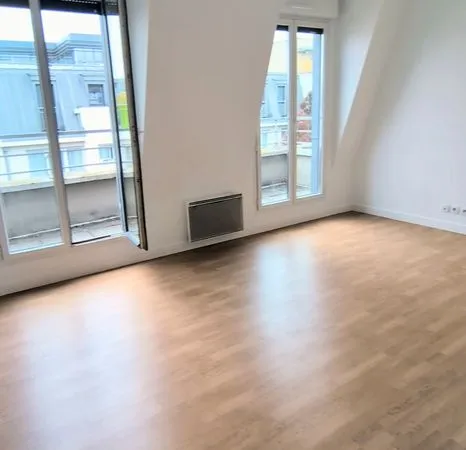 Grand studio dernier étage terrasse