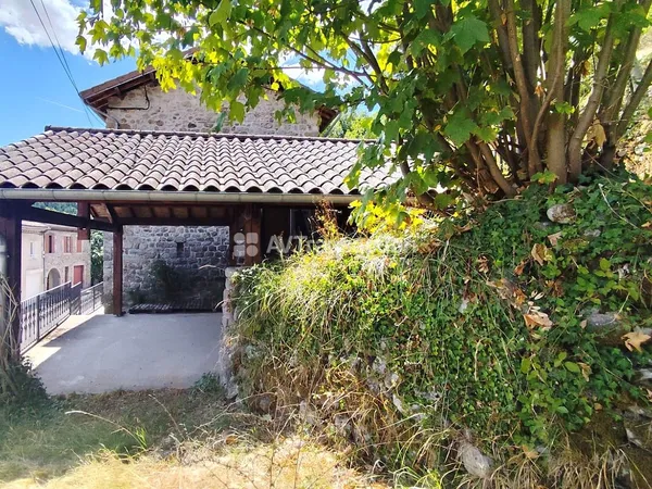 Maison en pierre, 3 chambres, garage, terrasse, jardin