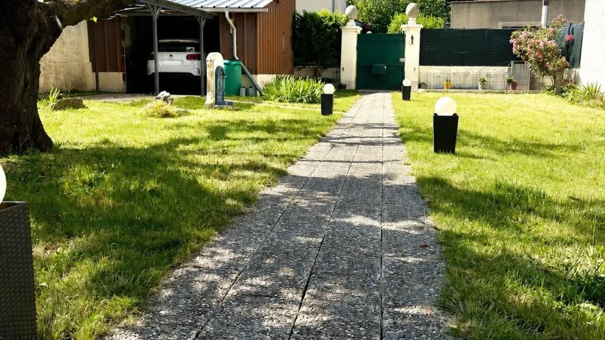 Photo 3