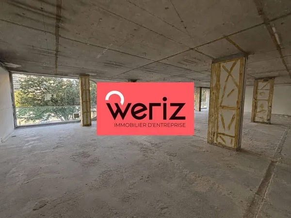 Bureau 2 pièces 665 m²