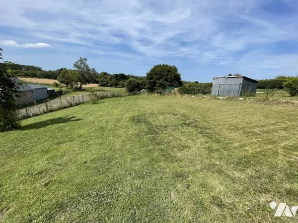 Terrain 875 m²