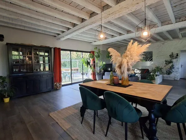 Maison 8 pièces 213 m²