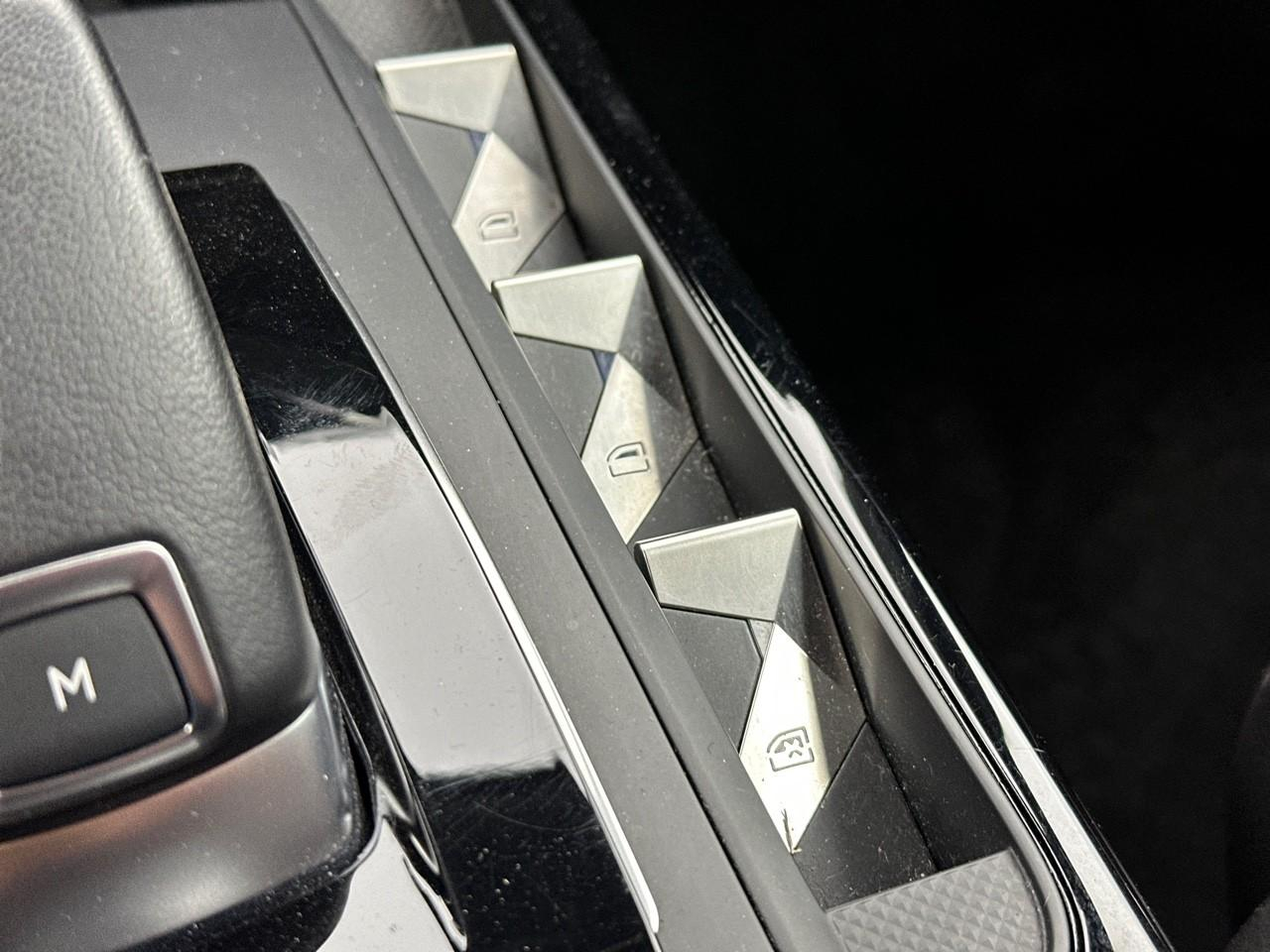 Ds Ds 3 crossback puretech 130 eat8 performance line+ — photo 32