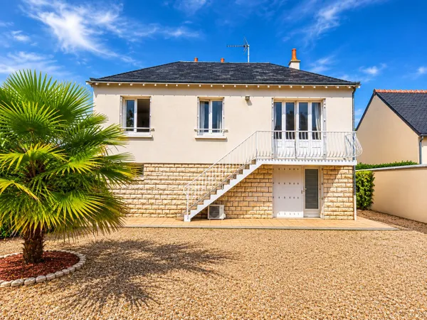 Maison avec studio indépendant et dépendances