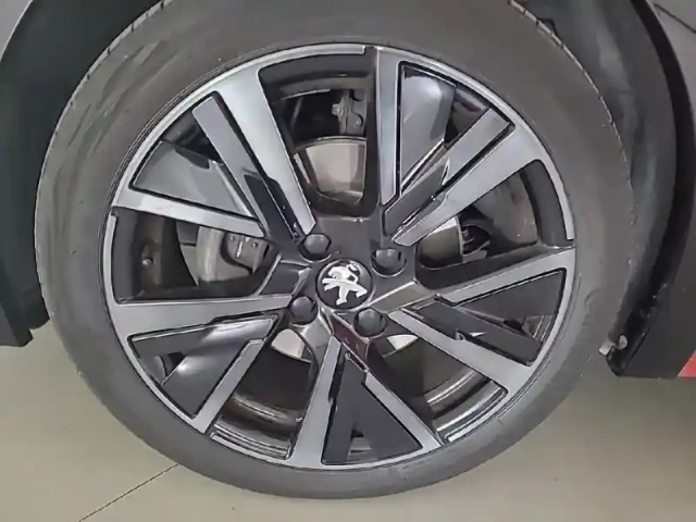 Peugeot 208 puretech 130 s&amp;s eat8 — photo 33