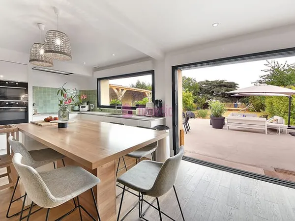Superbe maison de village rénovée de 247m2 avec terrasse LA MAXE
