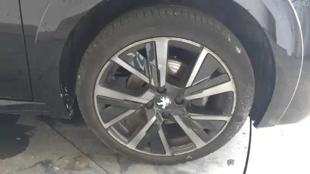 Peugeot 208 puretech 130 s&amp;s eat8 — photo 10