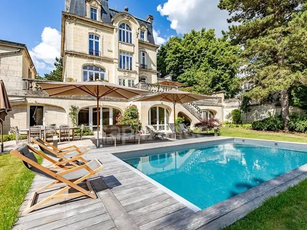 Maison 11 pièces 406 m²