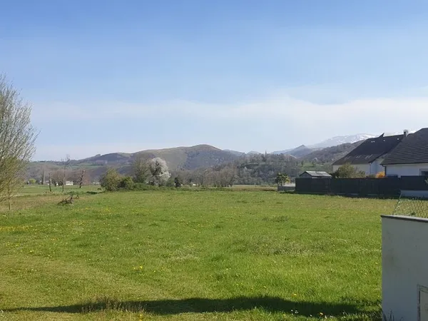 Terrain 2000 m² - Vue Pyrénées - Calme - 5 min Lourdes - Rare