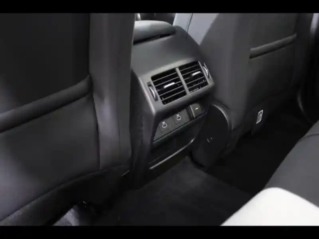 Land Rover Discovery Sport p300e r-dynamic se awd bva — photo 16