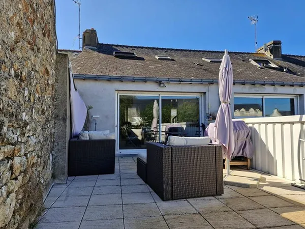Appartement duplex dans le centre de BELZ avec terrasse et jardin