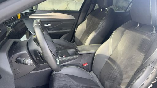 Peugeot 308 1.2 PureTech 130 EAT8 - GT – 2023 – 41992 km – Essence – Boîte Automatique — photo 11