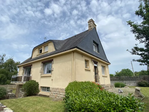 A VENDRE - ETEL - Grande maison familiale aux beaux volumes