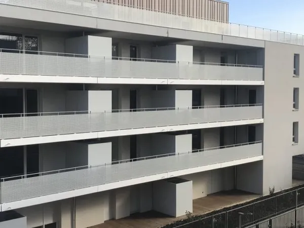 TOULOUSE 31400 - BEAU T2 AVEC PARKING ET TERRASSE.