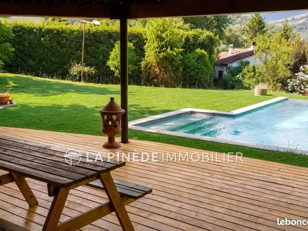Villa 187m² avec piscine et dépendances