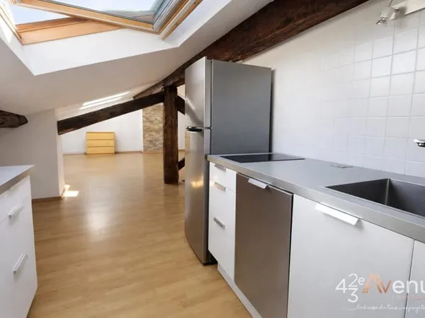 A DEUX PAS DE LA GARE T1 DE 24m² carrez et 76m² au sol