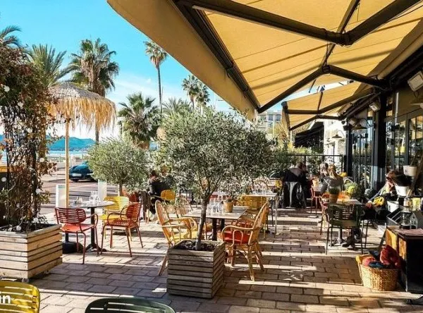 VENTE / FOND DE COMMERCE / 200 m² TERRASSE / CANNES