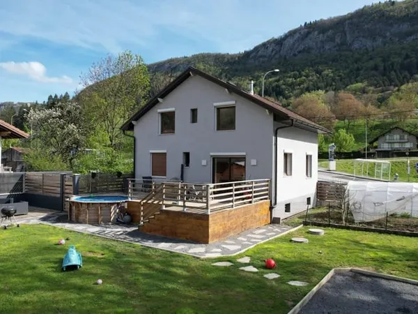 Maison de 115m2 avec 808m2 de terrain exposée sud-ouest.